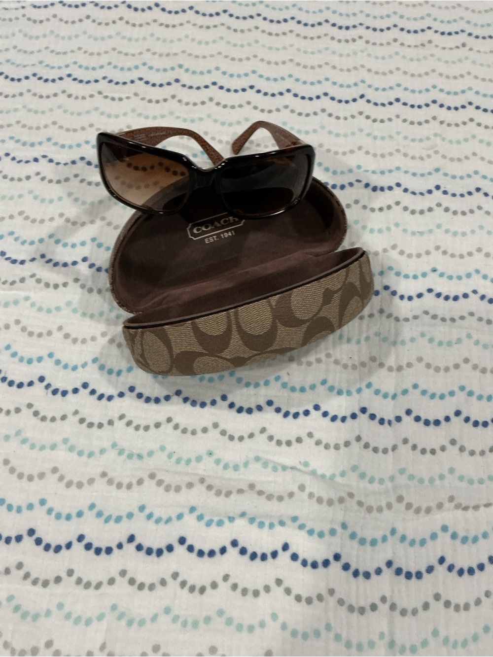 Coach Brown Tortoiseshell Gradient Lens Sunglasses with Signature Case